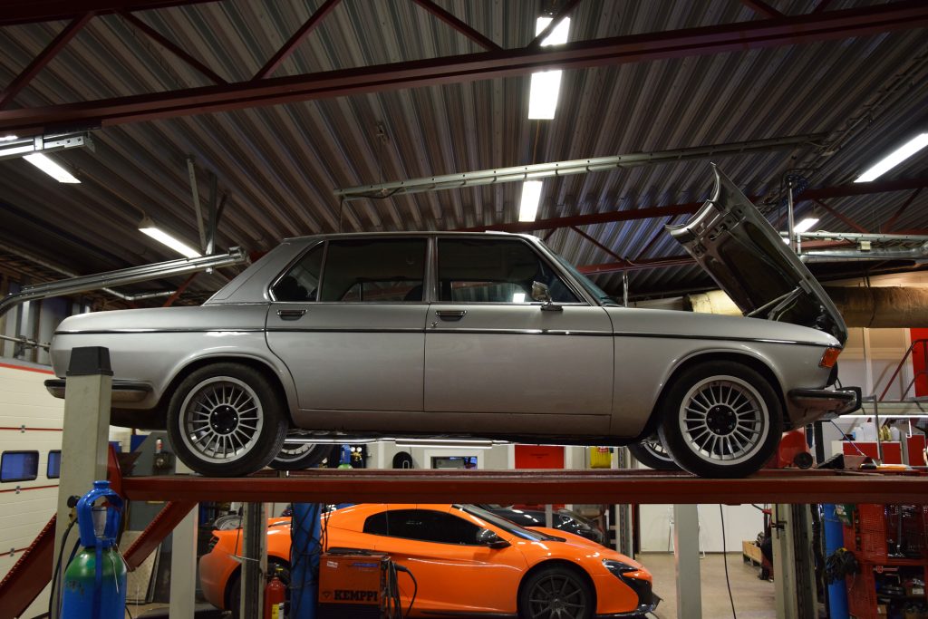 BMW 3,0 SI -75 showroom ferrita sweden