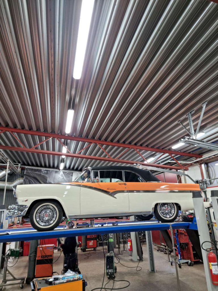 Ford Sunliner showroom ferrita sweden