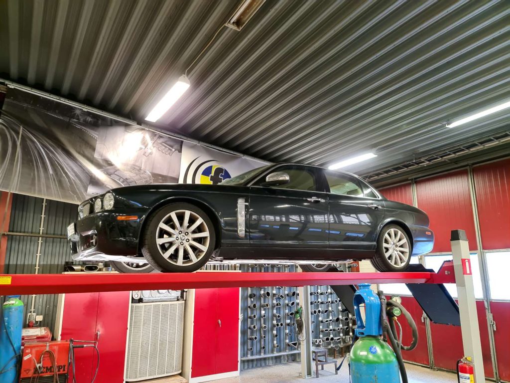 Jaguar XJ 8 showroom ferrita sweden